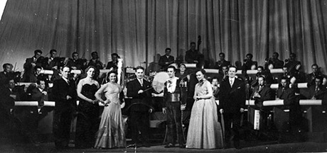 Выступление оркестра в 1955 году
